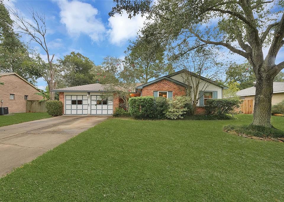 1st image of 807 Lochmoor Ln
