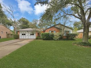 807 Lochmoor Ln, Friendswood, TX 77546