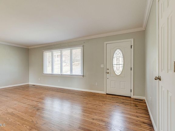 5th image of 606 Pine Ridge Rd