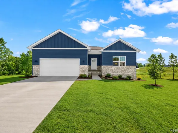 10020 Santa Lucia Ct, Grand Blanc, MI 48439