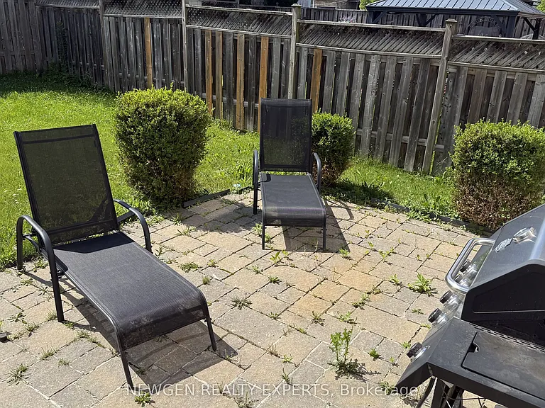 11 Berry Moss St — Photo 12