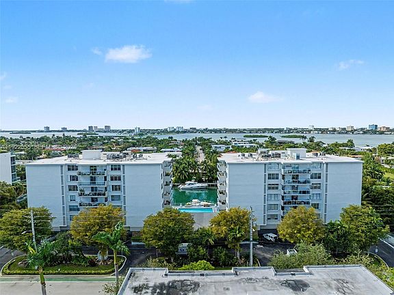 4th image of 10000 W Bay Harbor Dr APT 303