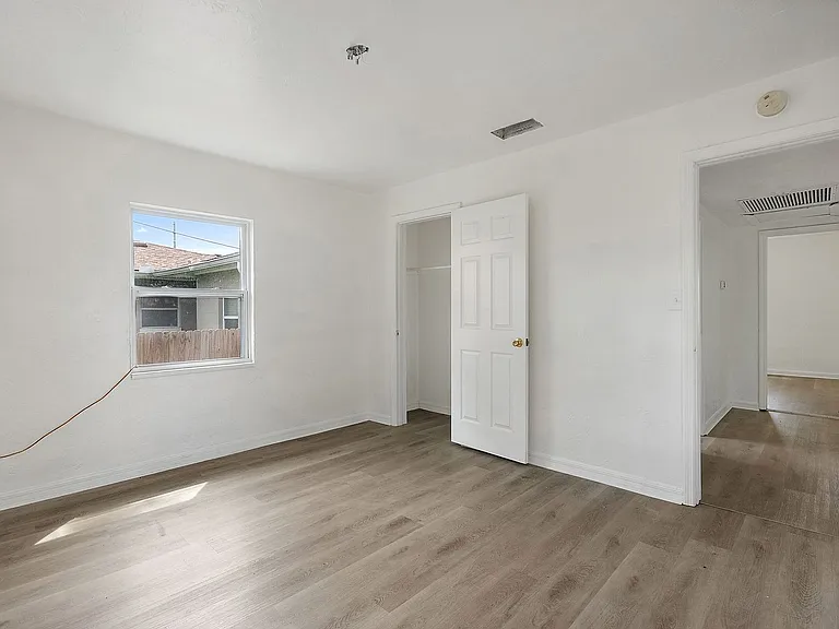 623 37th Ave S — Photo 10
