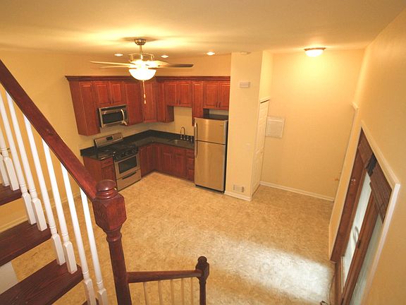 3rd image of 1011 N La Salle Dr