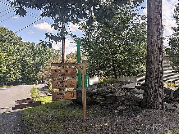 Walk to the clubhouse!