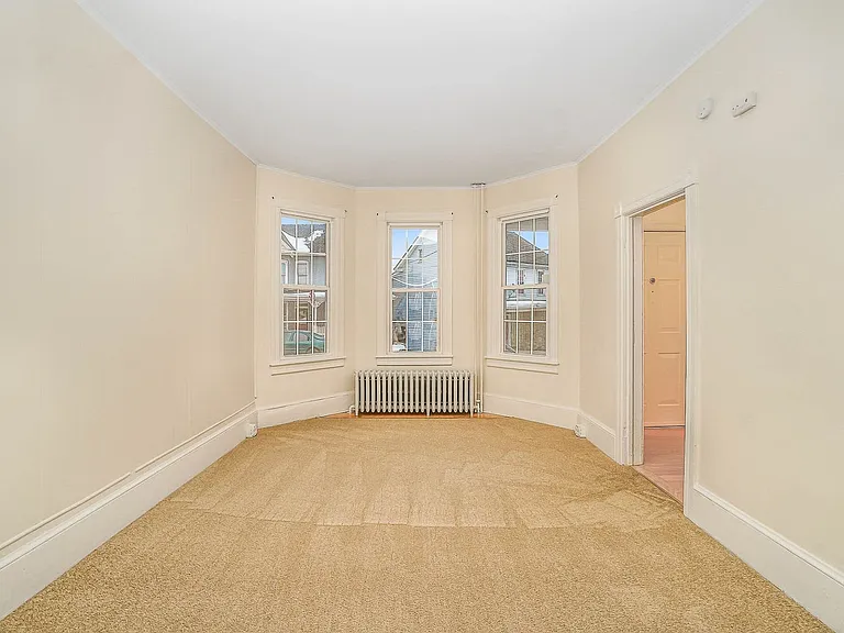 136 N Potomac St — Photo 3
