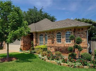 3223 Village Oak Dr, Arlington, TX 76017