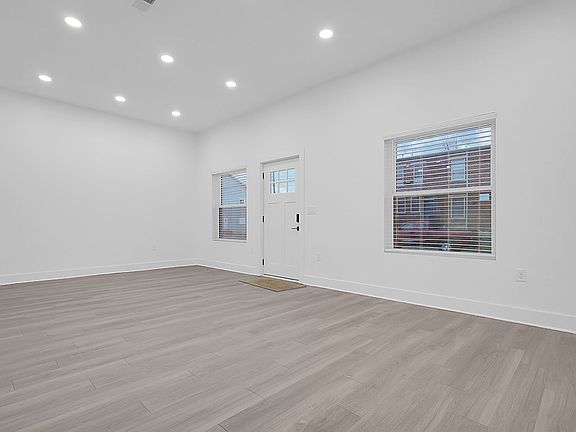 3rd image of 932 Wagner St
