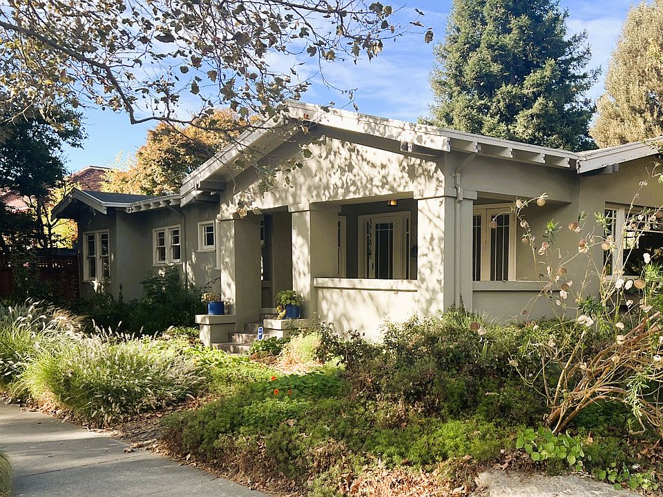 1922 Craftsman Bungalow - Corner lot