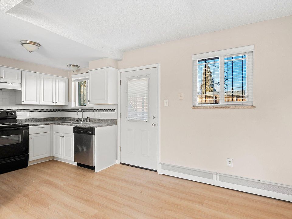 Kitchen and dining area.