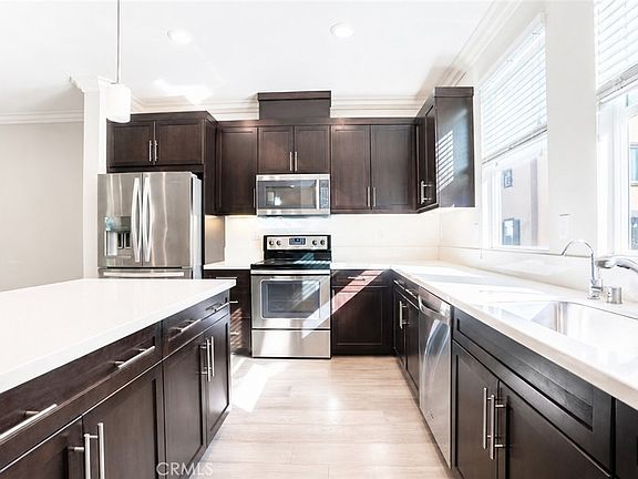 4th image of 334 Mission Terrace Ave