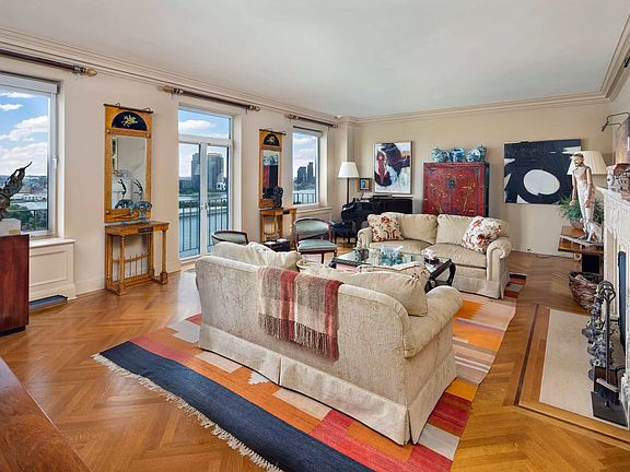 2nd image of 435 E 52nd St #10A2