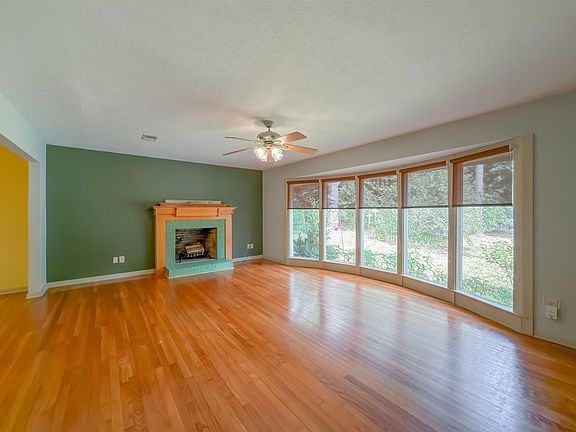 2nd image of 1901 Sherwood Dr