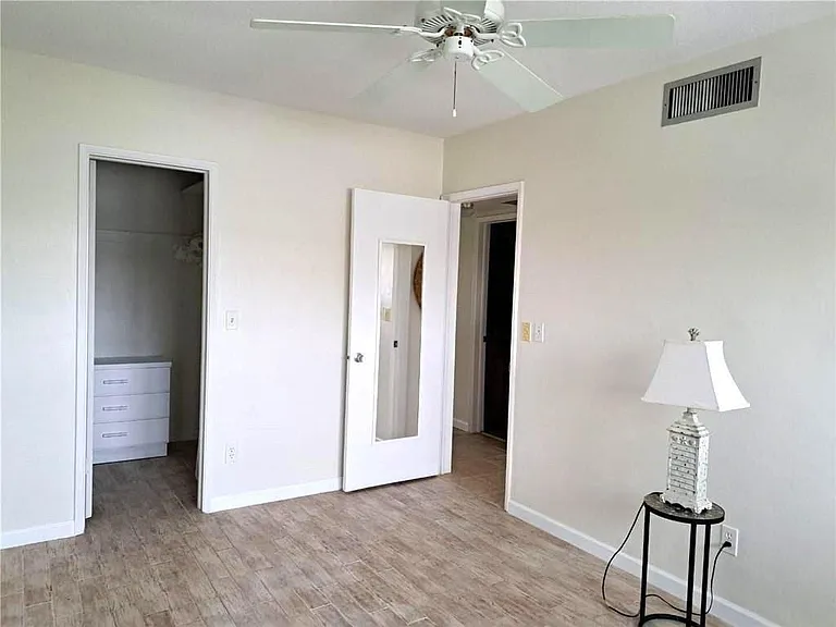 2455 NE 51st St #E-307 — Photo 3