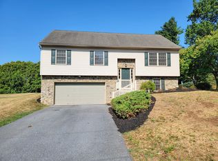 5206 Brook Dr, East Petersburg, PA 17520