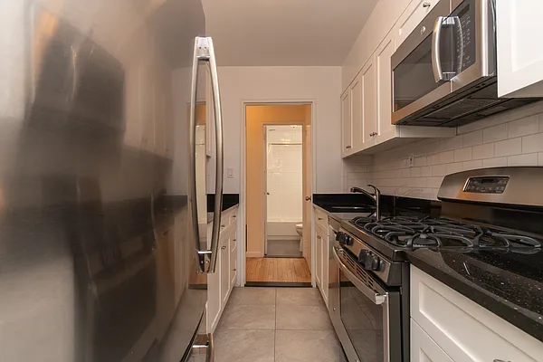 Sold by Rhona Realty | media 6