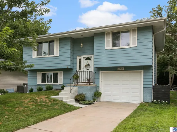 2305 Wildwood Pl, Lincoln, NE 68512