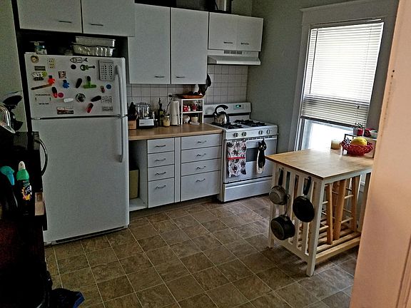 3rd image of 472 Tacoma Ave