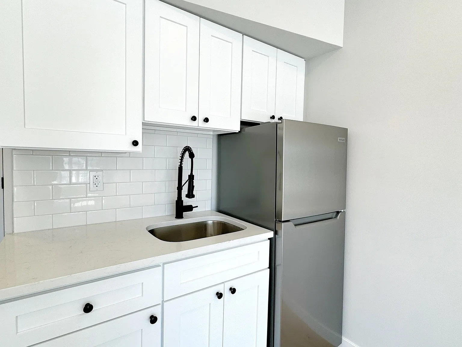 Studio, 1.0 bath, 425 sqft, $1,475 — Photo 3