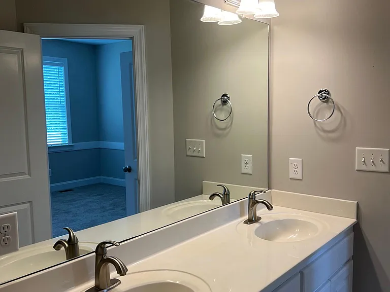 3003 Canal Drive, Wilson, NC
Master Bathroom with Double Sink Vanity
