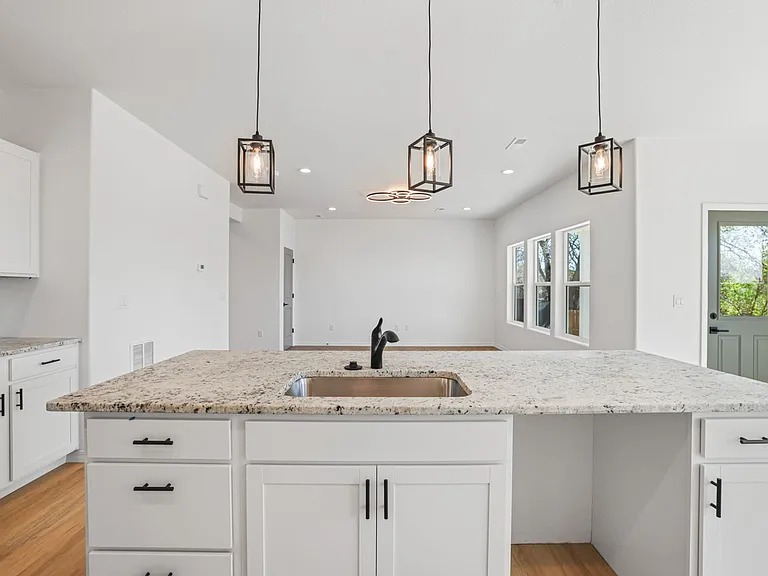 3727 Lander Ln — Photo 10