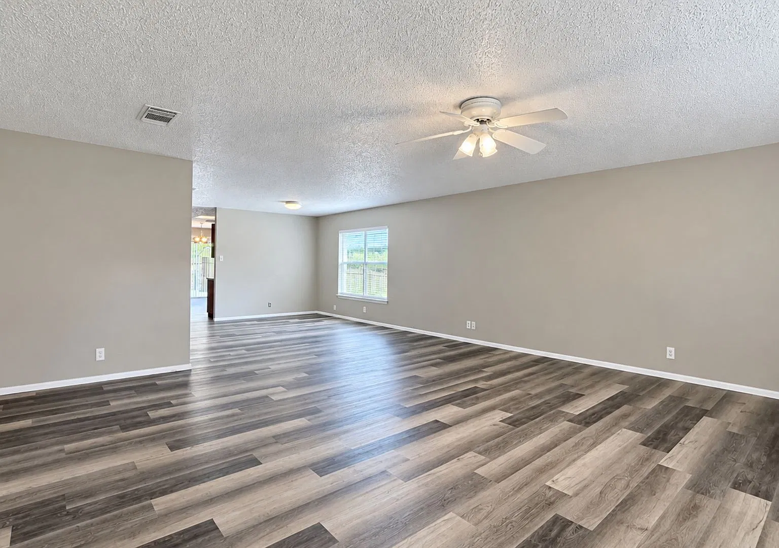 Move-In Ready 3-Bedroom Home in Converse with New Flooring, Fresh Paint & New Backyard Deck! — Photo 4