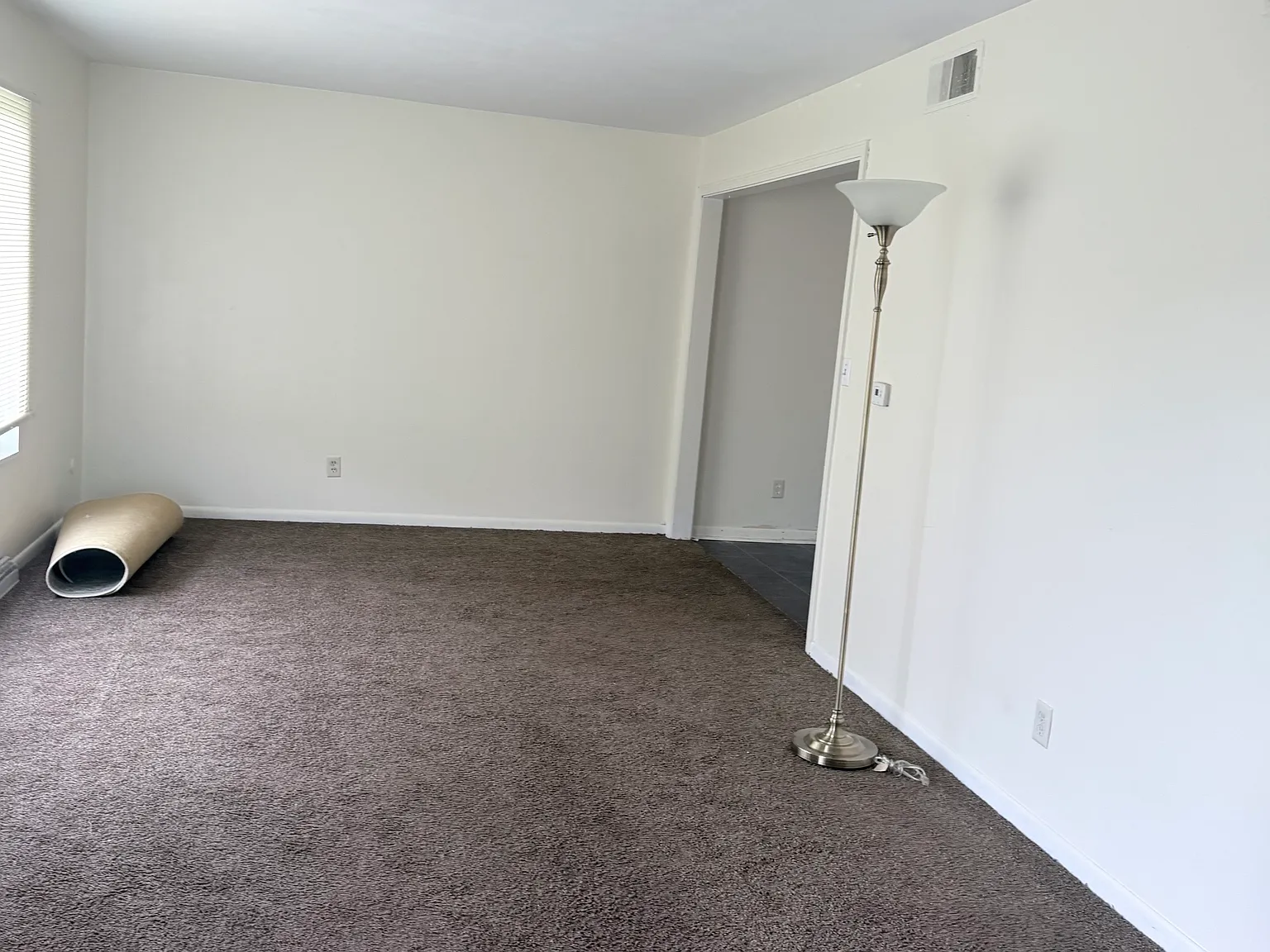 3 bed, 1.5 bath, 1400 sqft, $1,400 — Photo 3