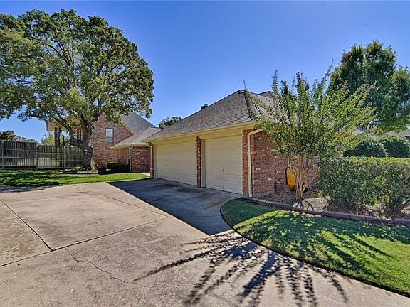 4th image of 1005 Saint Andrews Dr