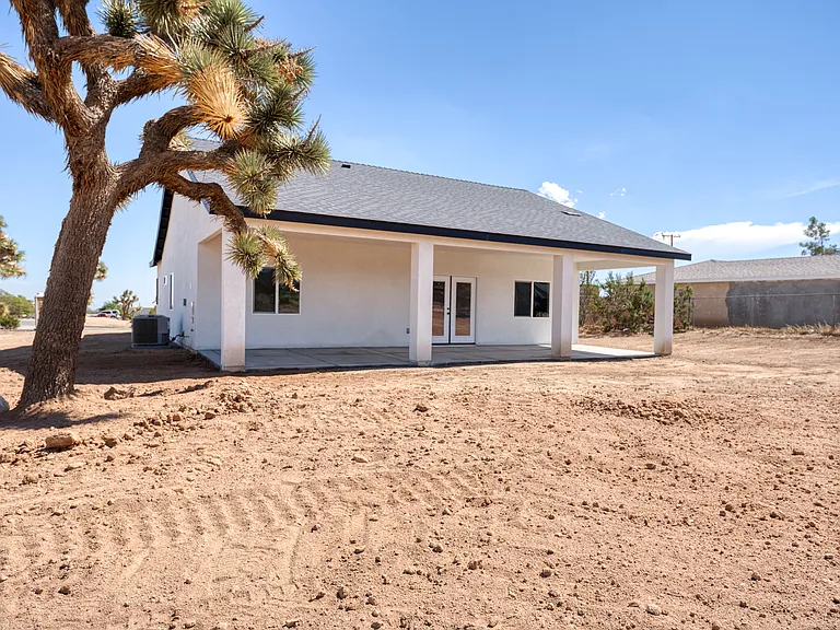 3878 Hilton Ave — Photo 36