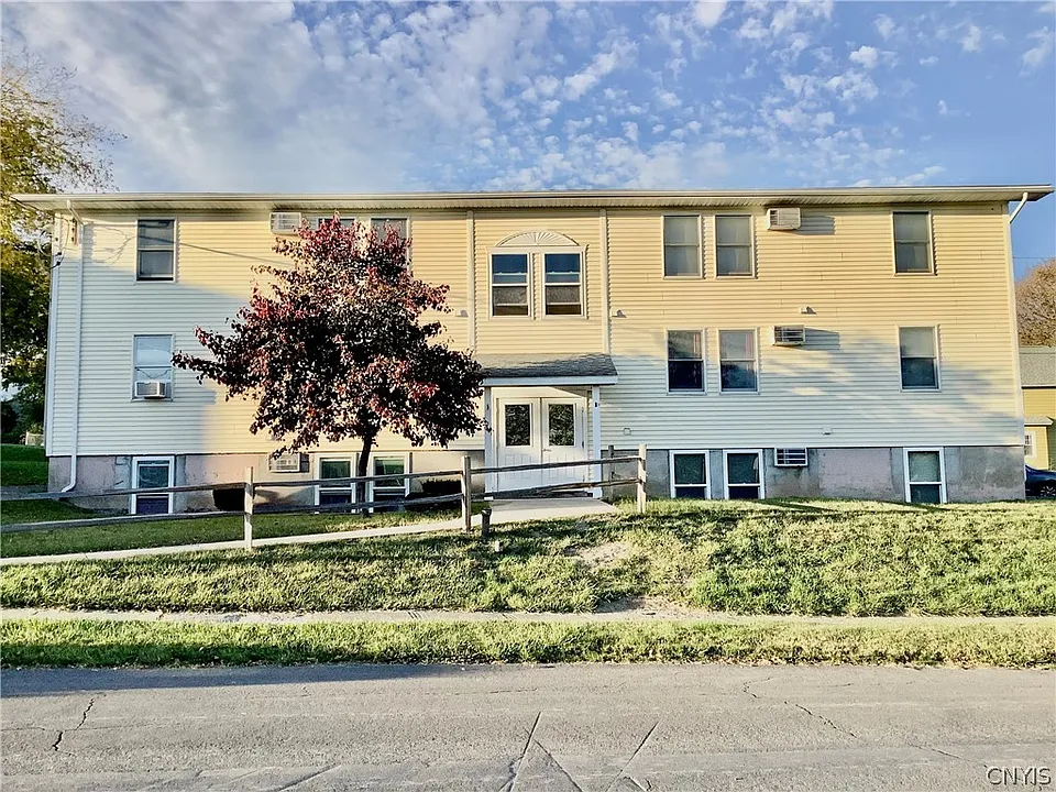 200 Erickson St