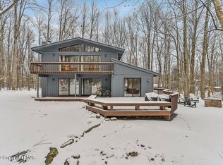 212 Rhodora Ln, Pocono Pines, PA 18350