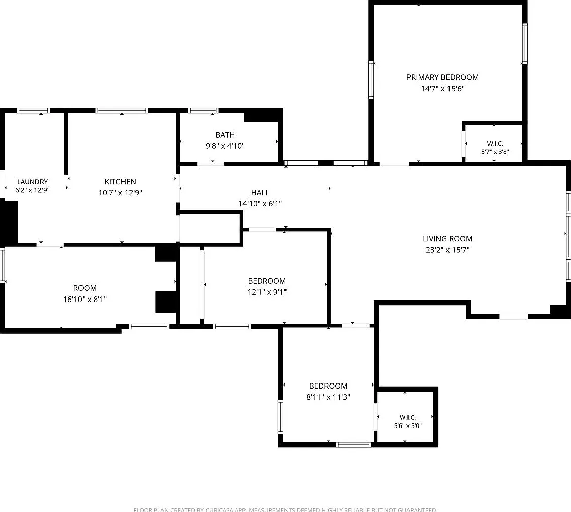 Spacious 4 Bedroom Apartment in La Crosse with Central Air & In-Unit Laundry — Photo 2