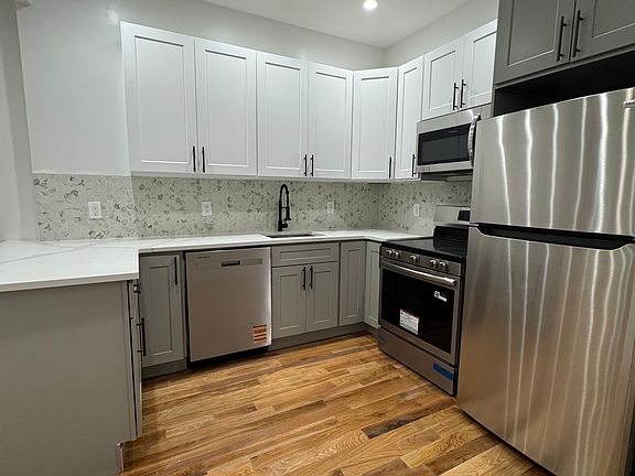 2nd image of 908 Hart St #1L