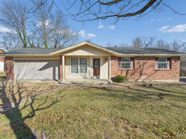 1438 Twin Oaks Dr, Arnold, MO 63010