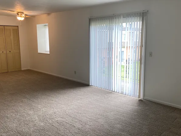 1718 Plymouth Dr #27-C, New Castle, IN 47362