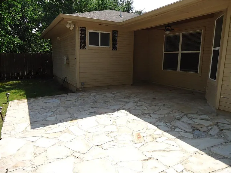 1404 Peachtree Valley Dr — Photo 17