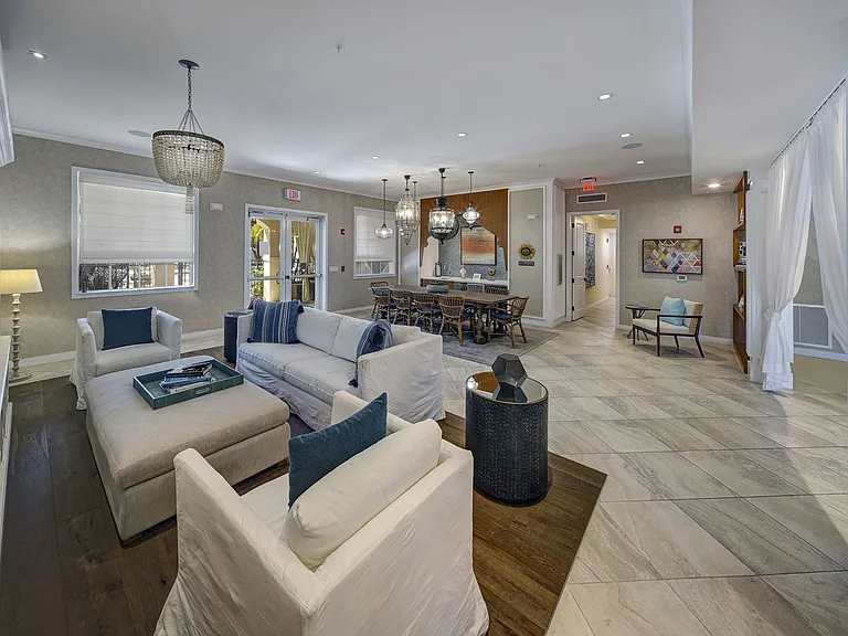 Solle Davie Luxury Apartments — Photo 12