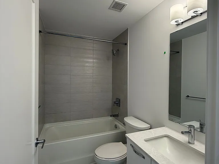 75 James St S #1323 — Photo 6