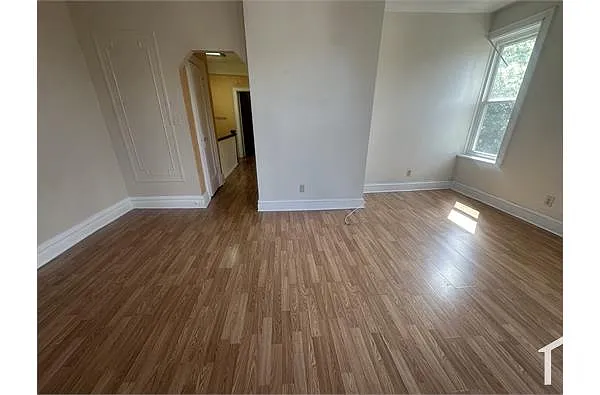 Building Photo - 900 E 223rd St #2