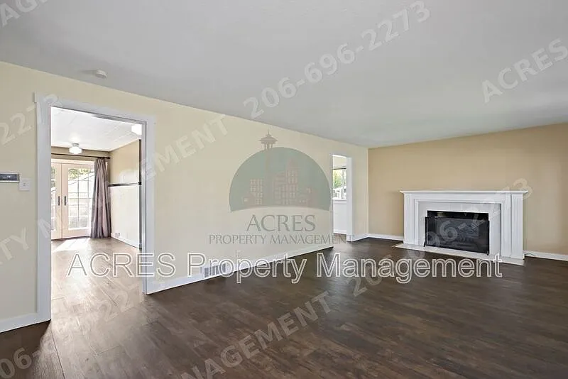 3 bed, 2.0 bath, 2100 sqft, $3,675 — Photo 2