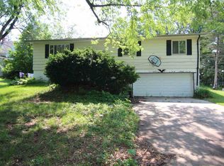 100 Wyman Dr, Williamsburg, IA
