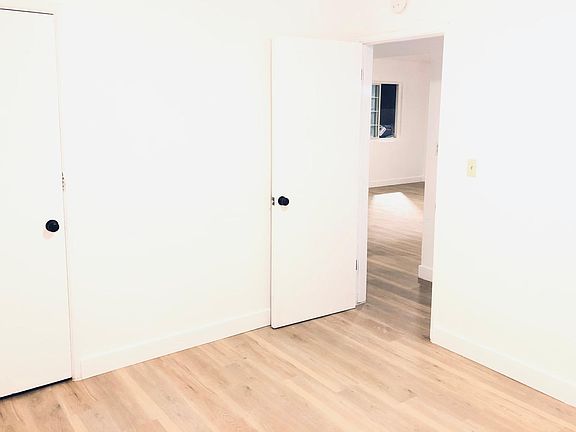 5th image of 543 W Belmont St #B