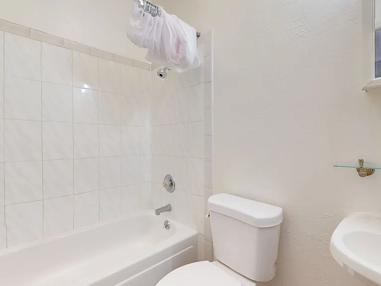 1607 2nd Ave - Studios: ONE MONTH FREE RENT!! — Photo 13