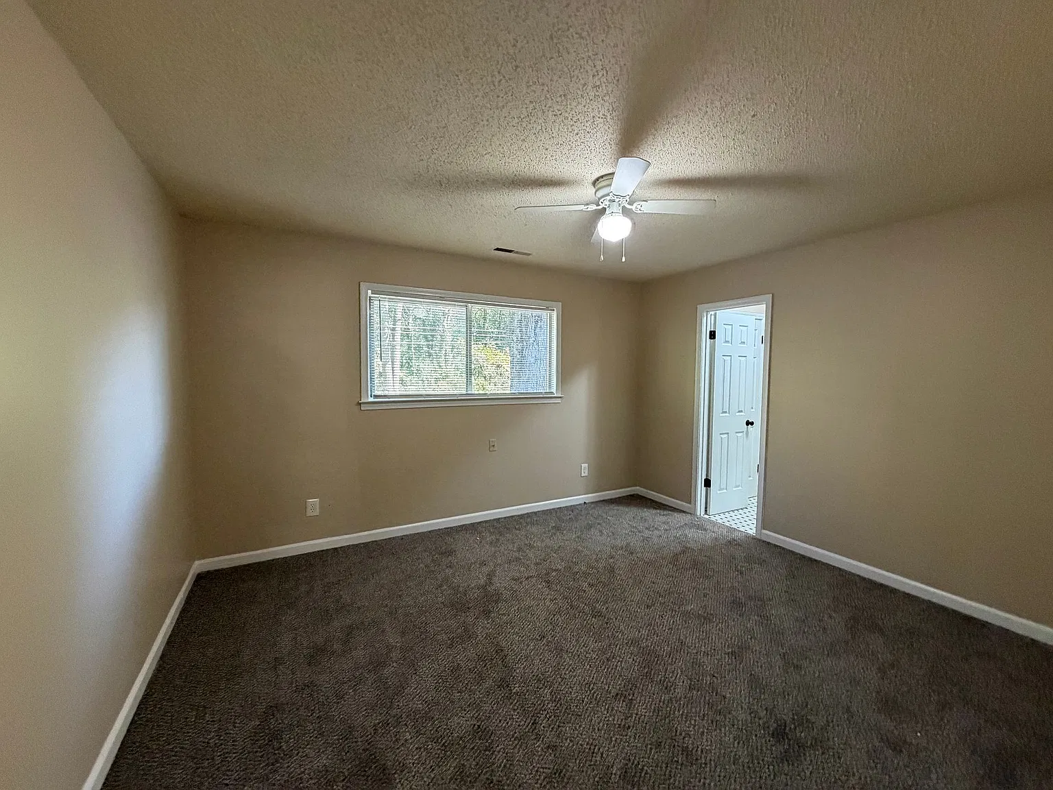 1458 Russwood Rd — Photo 3