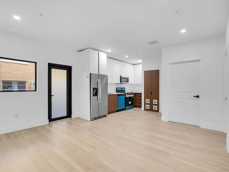 1037 NW 2nd St #3C — Photo 17
