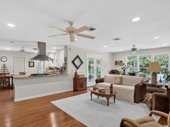 326 Meadowbrook Ln, Shreveport, LA 71105