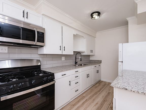 5th image of 214 N Fillmore St APT 3