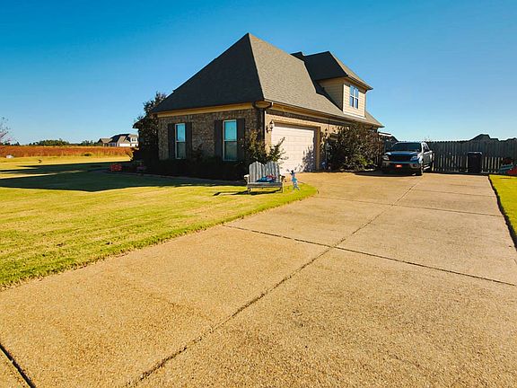 2nd image of 629 N River Bend Dr