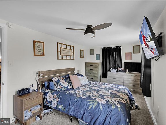 4th image of 923 Mifflin St