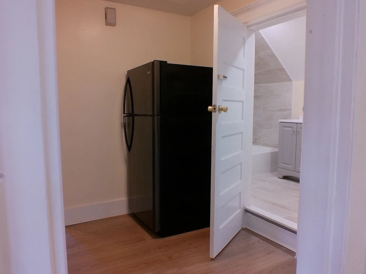 4 bed, 3686 sqft, $2,600 — Photo 2